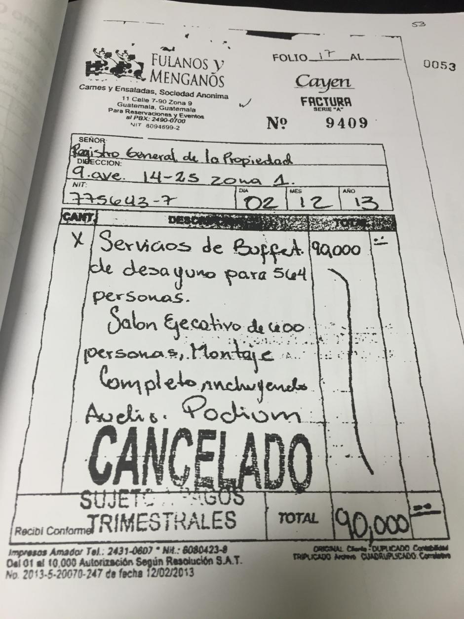Vista de una copia de la factura que extendió la entidad mercantil Fulanos y Menganos, solicitada por el hijo del presidente Jimmy Morales. (Foto: Soy502)&nbsp;