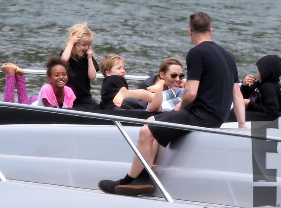 Brad Pitt y Angelina Jolie compartieron tiempo con sus seis hijos. (Foto:E! Entertainment)