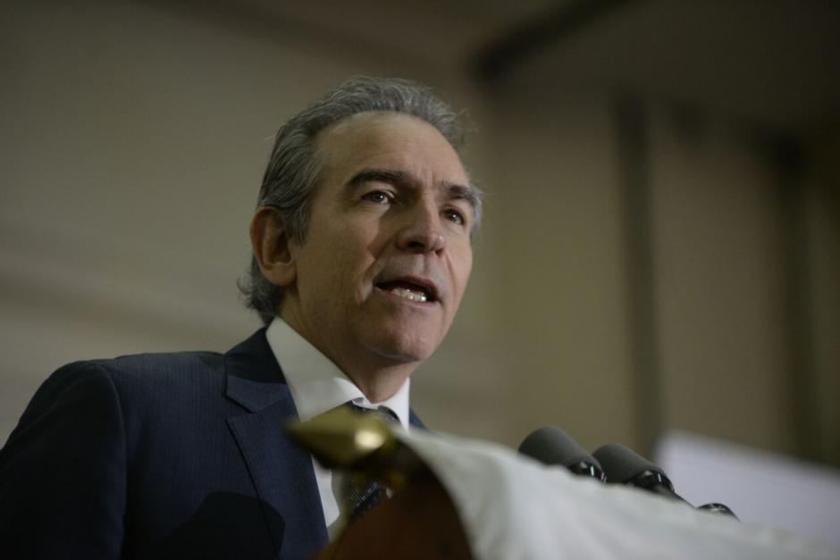 Felipe Bosch, presidente de Fundesa, comentó sobre el caso de Carlos Vielmann y varios asistentes del público aplaudieron que el exministro fuese absuelto. (Foto: Wilder López/Soy502)