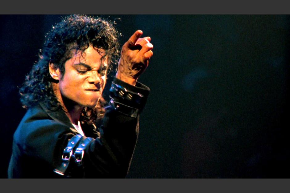 Michael Jackson falleció el 25 de julio de 2009 por una sobredosis de anestésicos que usaba para dormir, fármacos que le suministraba Murray.