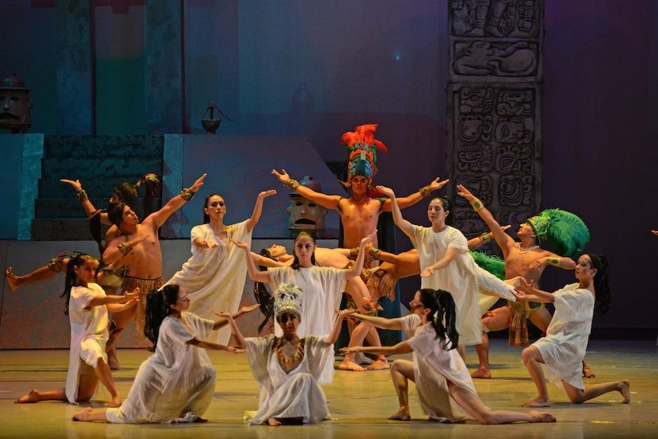 El Ballet Moderno y Folklórico presentó la pieza "Petén voces ancestrales" para inaugurar el "10 Festival de Junio". (Foto: Esteban Biba/Soy502)&nbsp;