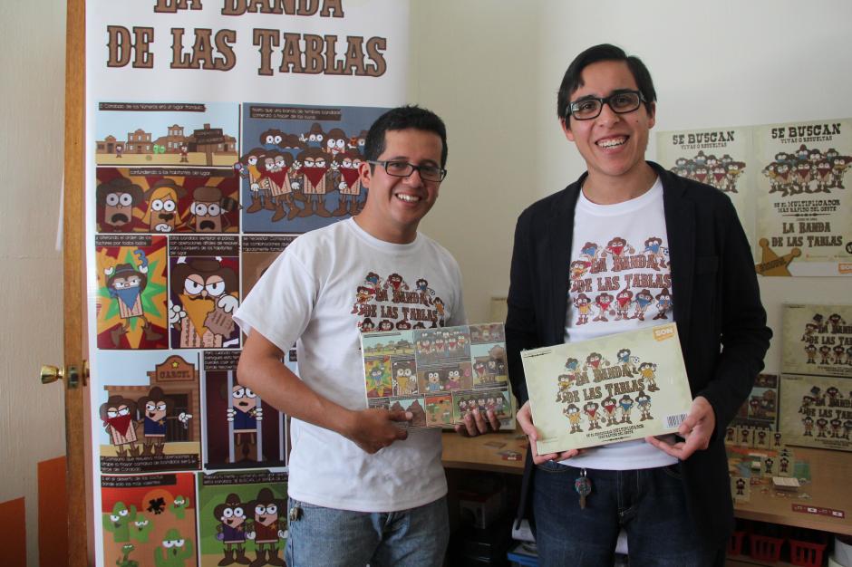 Esteban Castillo y Juan Daniel Ríos son los creadores de este entretenido juego que tiene como función enseñar a los niños las tablas de multiplicar de una forma divertida. (Foto: Fredy Hernández/Soy502)