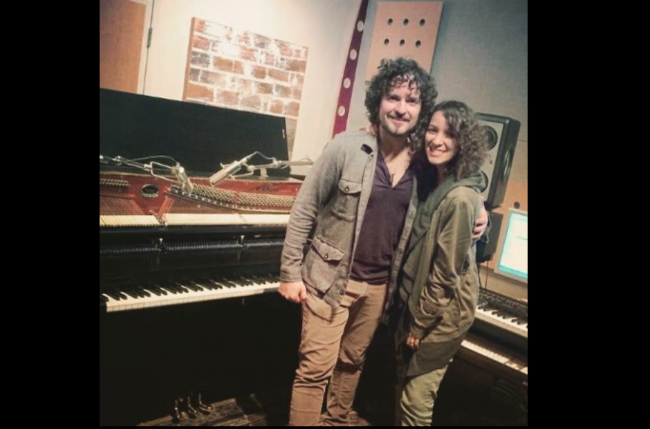 Tommy Torres estrenó su sencillo "Ven", en el que colabora la cantautora guatemlateca Gaby Moreno. (Foto: Instagram)&nbsp;