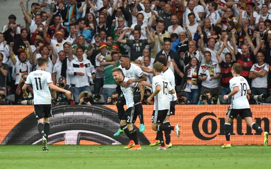 Alemania sufrió más de la cuenta con un aguerrido Ucrania, pero debutó con triunfo en la Euro 2016. (Foto: AFP)