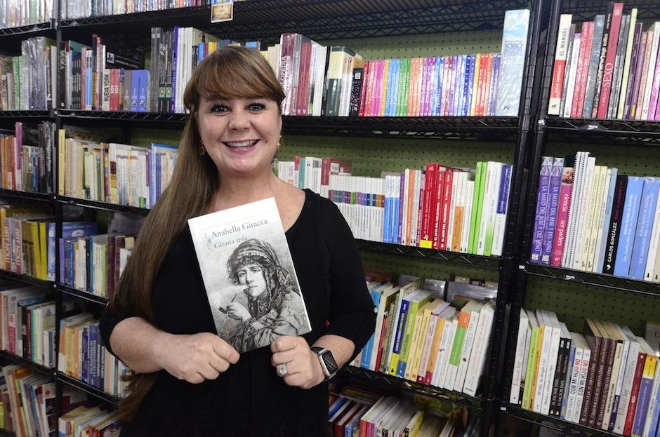 "Gitana Mía" es la nueva novela de la escritora guatemalteca Anabella Giracca. (Foto: Selene Mejía/Soy502)&nbsp;