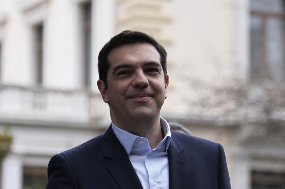 Alexis Tsipras, es el nuevo Primer Ministro de Grecia, el más joven en su historia y el que promete reformas profundas en la política de austeridad impuesta por la Unión Europea, planes que ya hicieron temblar al Euro. (Foto: AFP)