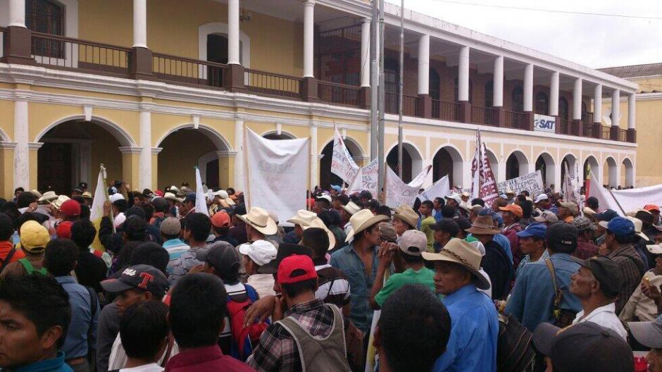 El gobernador de Huehuetenango propuso este martes durante una mesa de diálogo para resolver el conflicto por energía eléctrica que la Empresa Energuate coloque "cuanto antes", pantallas para ver los partidos del mundial (Foto: Archivo)