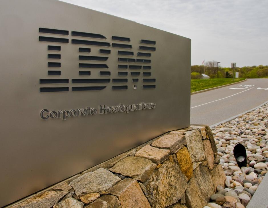 Fundada en 1911, la empresa conocida como IBM (International Business Machines) se ha dedicado a la producción de sistemas informáticos. Esta empresa inventó muchas de las tecnologías que usamos hoy en nuestra vida diaria. (ITnewsAfrica.com)