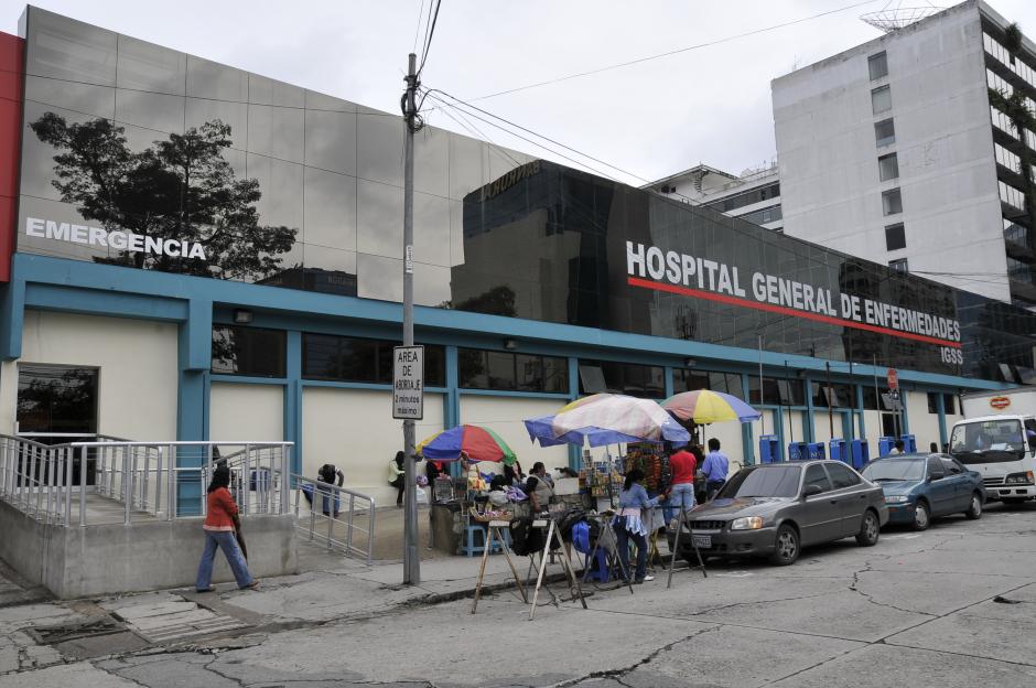 Melanie López murió en el Hospital General de Enfermedades del IGSS. Es probable que su muerte se hubiera podido evitar, al igual que la de muchas personas que fallecen en ese establecimiento debido a las carencias que enfrenta la institución. (Foto: Archivo Nuestro Diario).