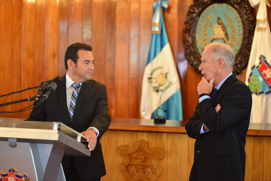 Jimmy Morales, el candidato a la presidencia por el partido FCN-Nación se reunió con el alcalde de la ciudad Álvaro Arzú. &nbsp;(Foto: Jesús Alfonso/Soy502)