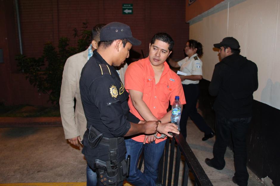 El abogado David Pineda fue capturado la noche del sábado por escandilizar en la vía pública. (Foto: PNC)