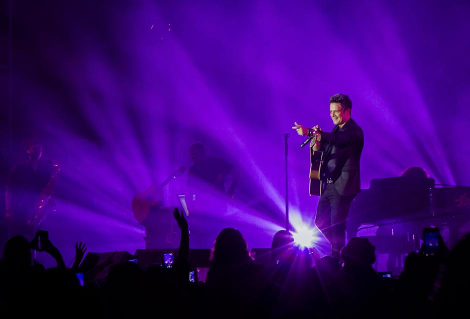 Sanz arrancó el show con el tema "Desde cuando". (Foto: Eddie Lara/Soy502)