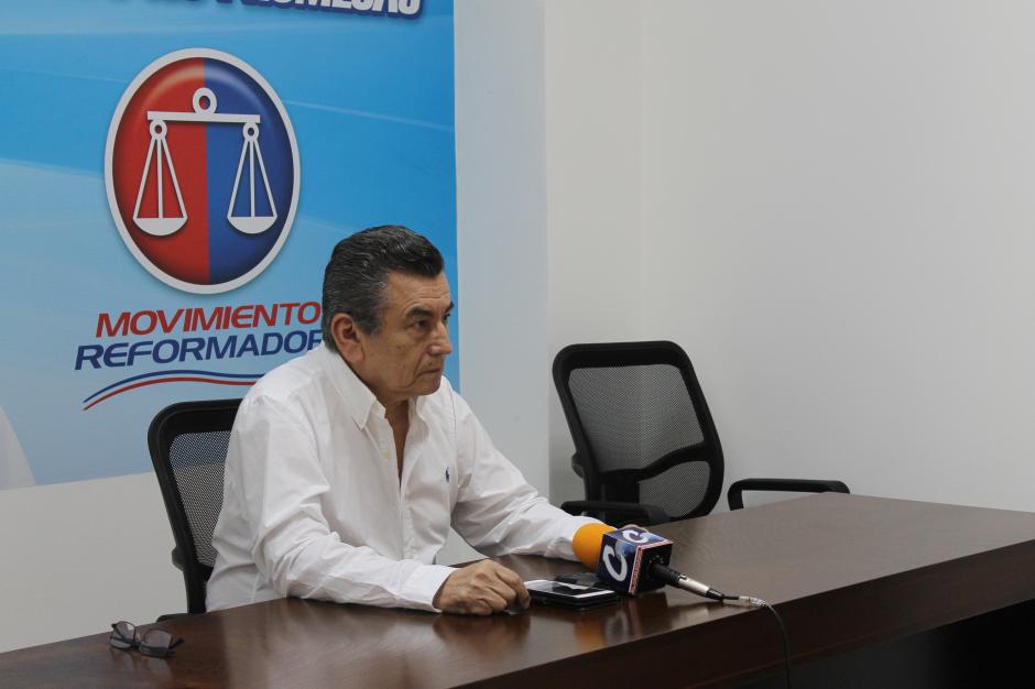 El candidato que encabeza el listado de diputados por el Distrito Metropolitano, Carlos Ruiz, presidió la asamblea departamental. (Foto MR)