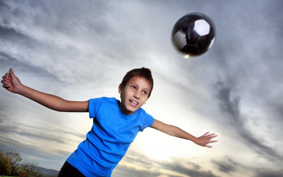 Prohíben a los niños de Estados Unidos cabecear la pelota en el fútbol