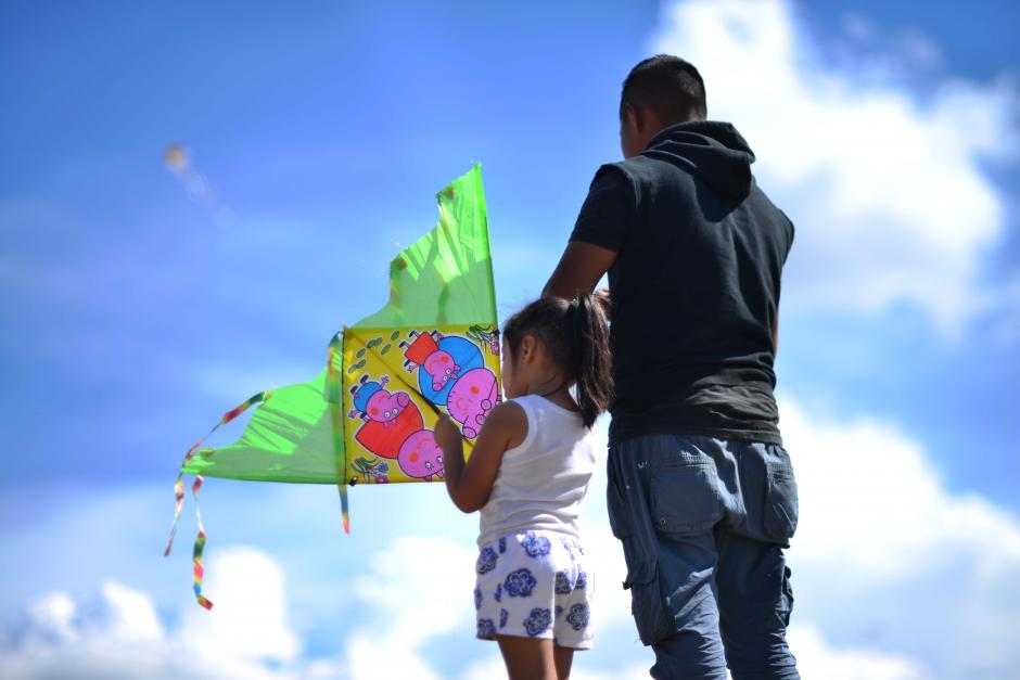 Un hermoso día para volar barrilete en familia. (Foto: Jesús Alfonso/Soy502)