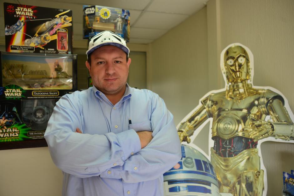 Jair Monsanto es el preseidente de la fan page “Star Wars Fan Club Yavin IV Guatemala”. (Foto: Jesús Alfonso/Soy502)