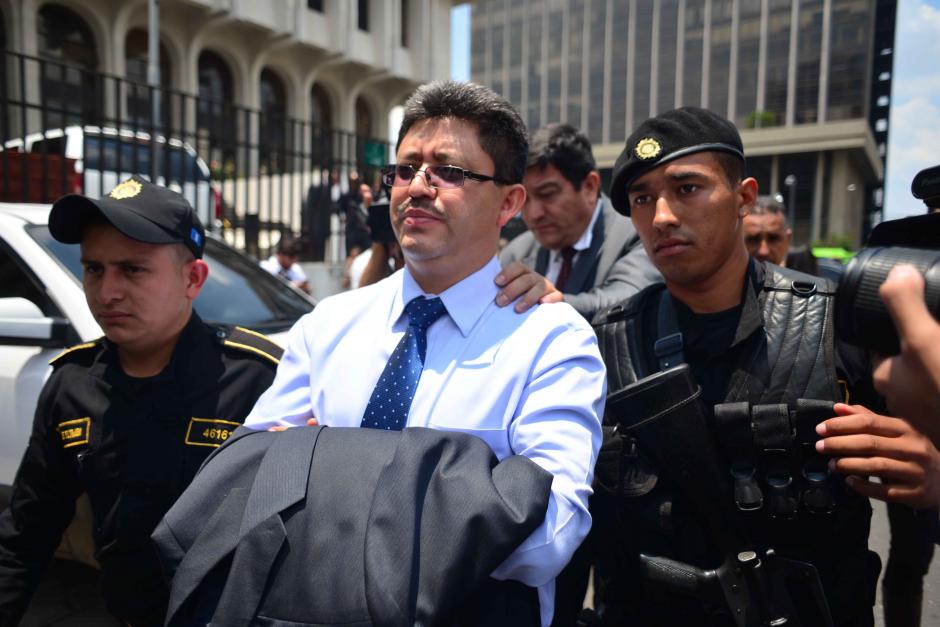 Omar Franco, jefe de la SAT, respectivamente, fueron capturados por supuesta defraudación aduanera. (Foto: Jesús Alfonso/Soy502)