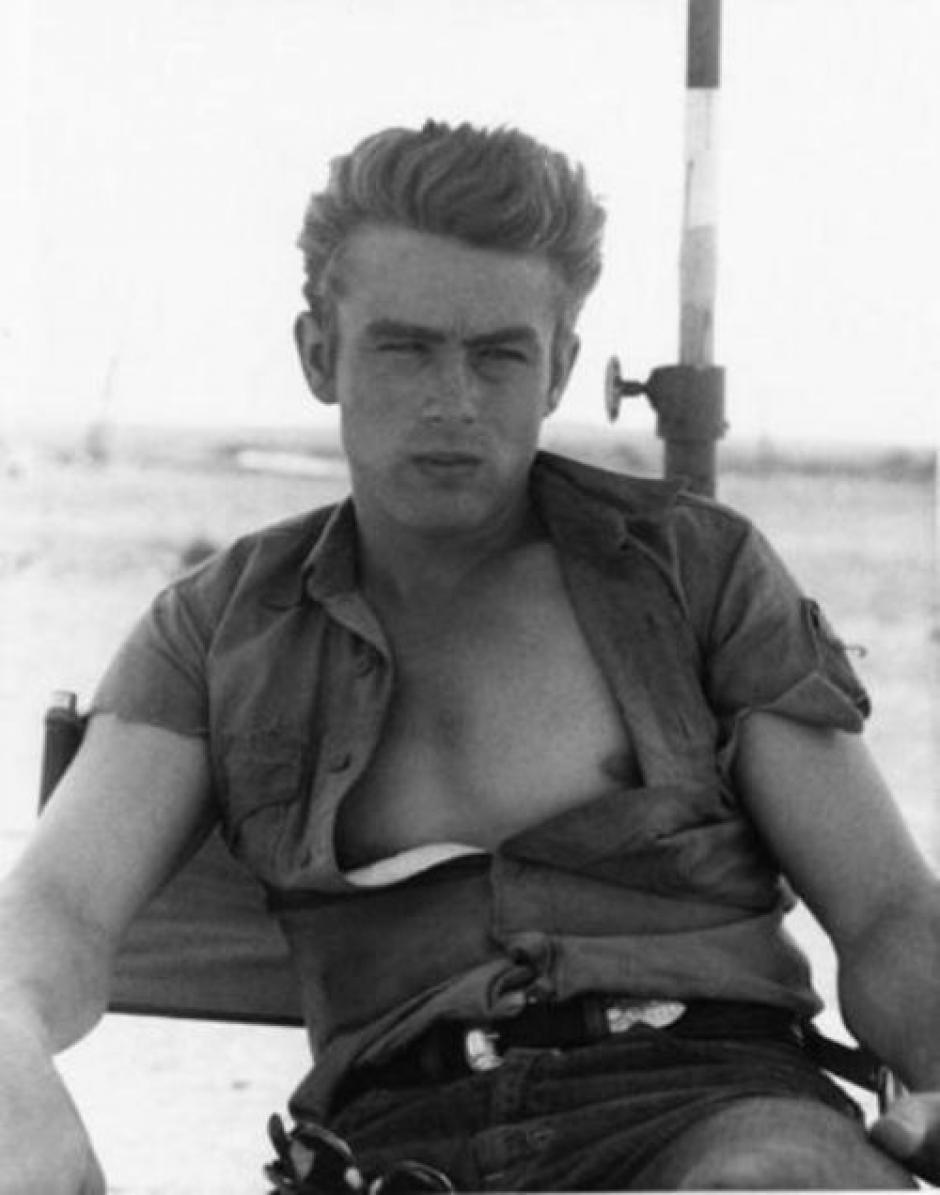 James Dean, guapísimo, apasionado, talentoso e irreverente. Murió después de estrenar la película "Rebelde sin causa", en 1955, donde interpretó a un conflictivo adolescente. Quedó plasmado en la cultura popular occidental como la imagen del joven incomprendido. (Foto: archivo).