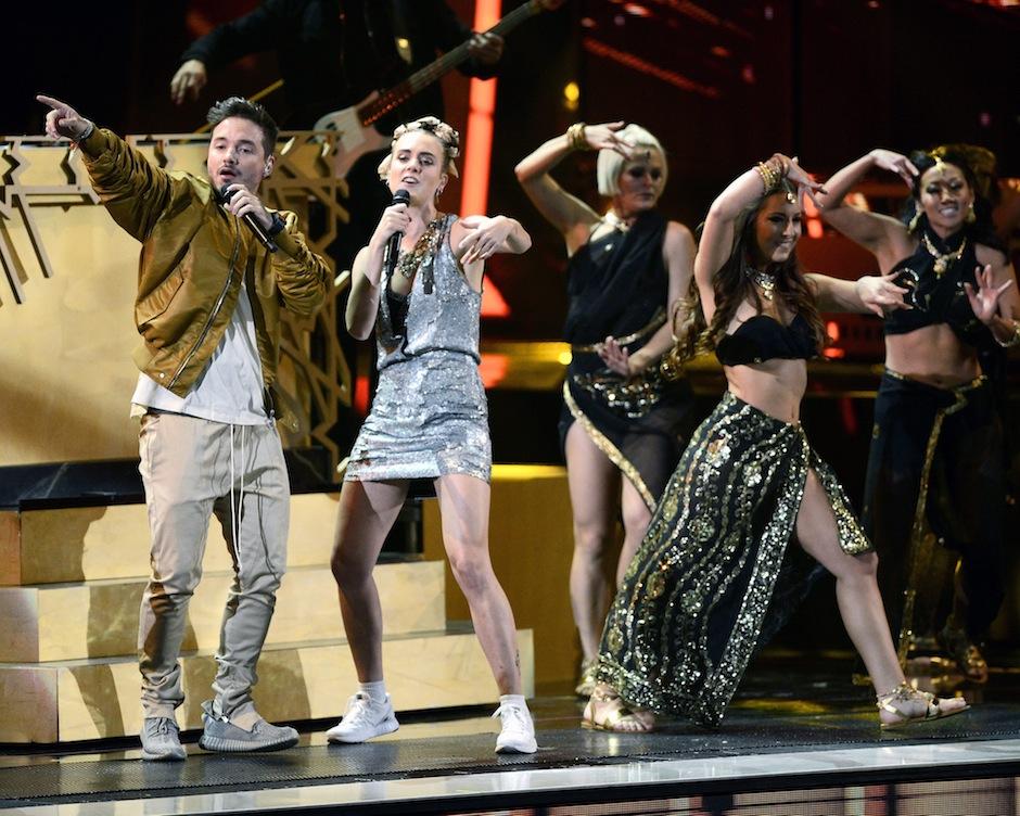 JBalvin compartió escenario con Farruko, Major Lazer y Mo Stuff abriendo el show. (Foto: EFE)&nbsp;