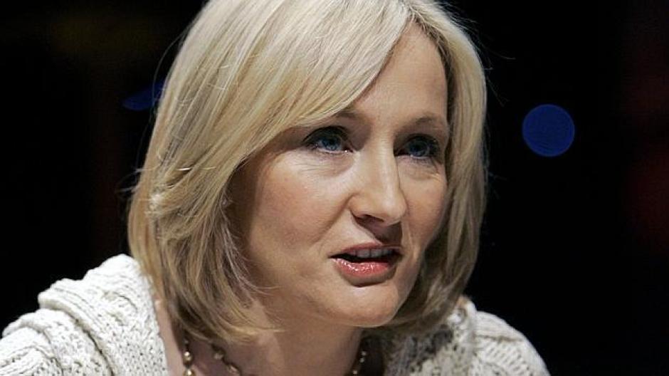 El diario ha retirado el controvertido artículo de su página web al recibir la demanda de Rowling, de 48 años. Foto Google&nbsp;