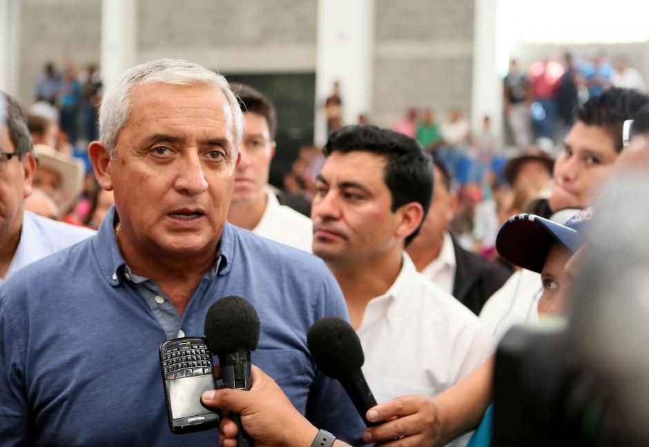 El presidente Otto Pérez Molina tuvo actividades públicas en Baja Verapaz pero las realizó sin convocar a los medios de comunicación y lo acompañaron solo cámaras del canal de televisión de Gobierno. (Foto: Presidencia)