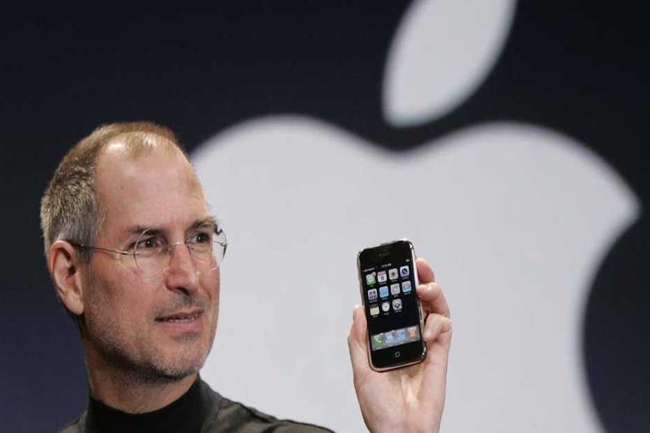 El 9 de enero de 2007, Steve Jobs presentó el primer iPhone de la historia. (Foto: El Clarín)