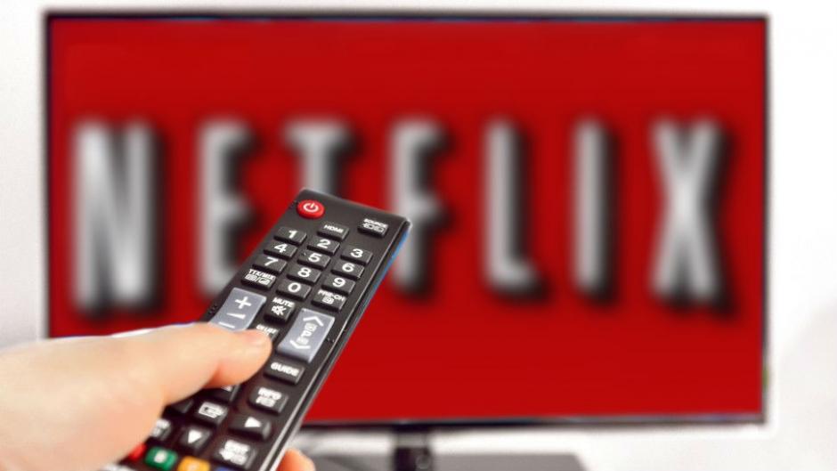 A través de una extensión del navegador Chrome es posible buscar películas o series ocultas en la plataforma de Netflix. (Foto: komando.com)