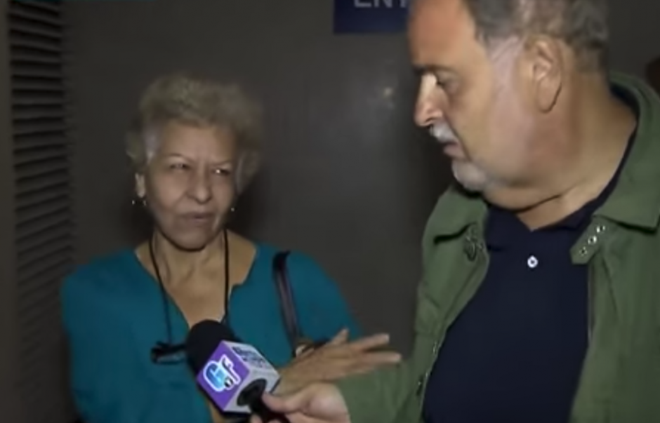 Estas fueron las primeras declaraciones que dio Laura Salas a la prensa en el aeropuerto de Los Ángeles. (Foto: YouTube)