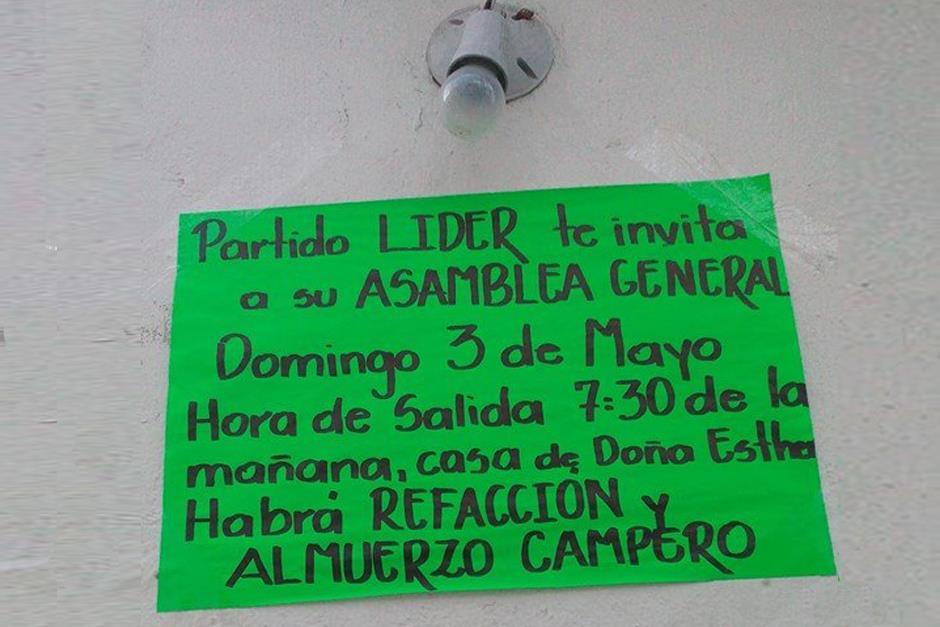 Este cartel está colgado en la colonia Santa Ana, zona 5, e invita a participar en la concentración que el partido Lider prepara para este domingo en la Plaza de la Constitución. (Foto: Soy502)