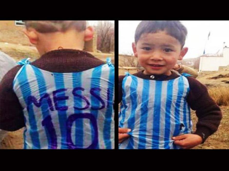 El pequeño afgano recibió una camisola de Messi original tras volverse popular en redes sociales.