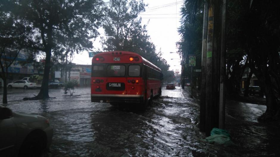 Lluvias Provocan Inundación En Calles