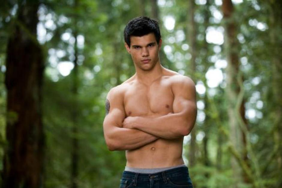 Taylor es conocido por interpretar a Jacob Black en la saga de 2008 Crepúsculo.