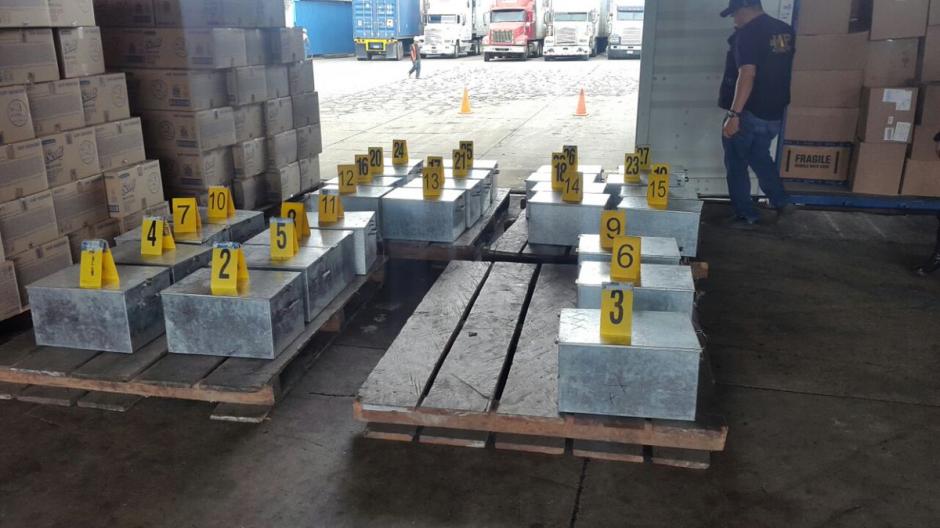 Las autoridades localizaron 389 paquetes con cocaína en el Puerto Santo Tomás de Castilla. (Foto: MP)