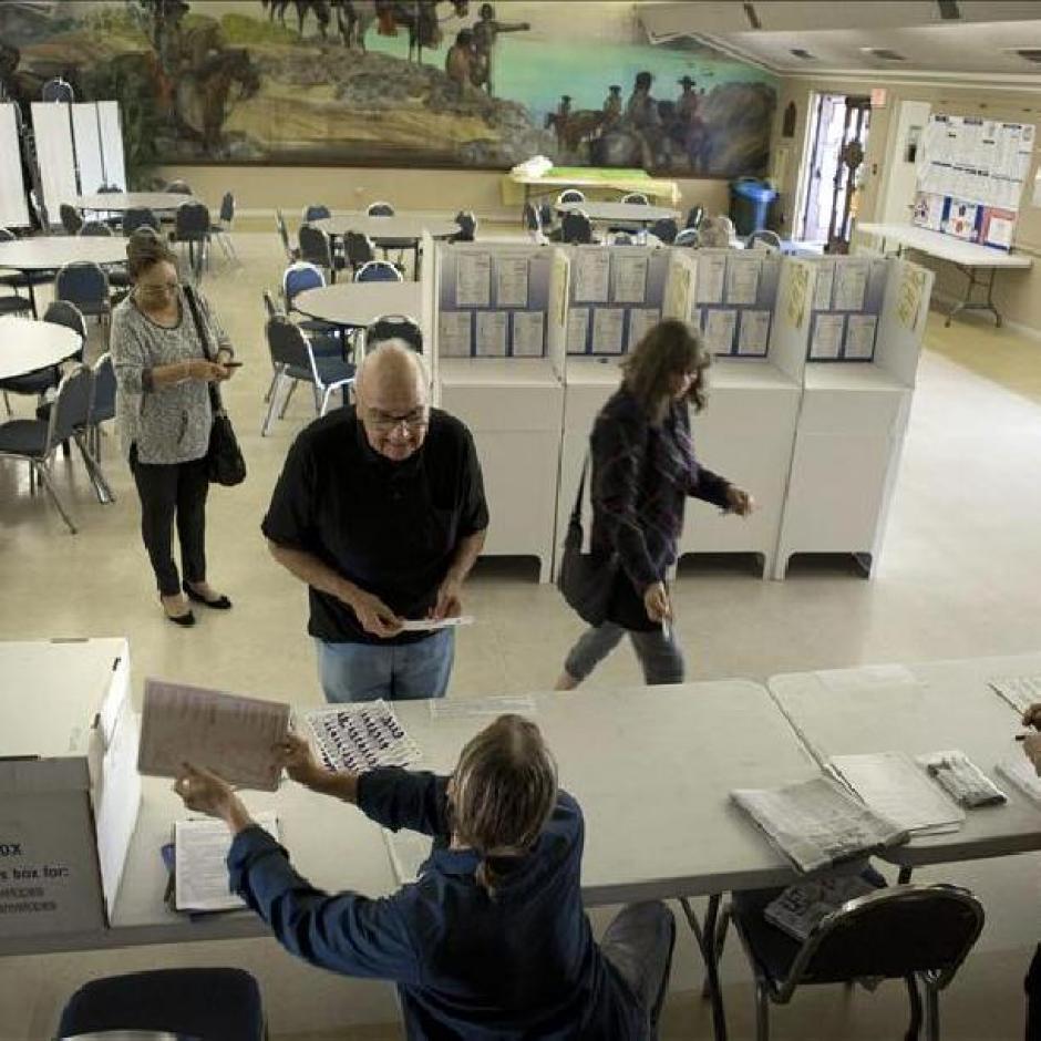 Abren Centros De Votación Para Elecciones Legislativas En EE.UU.