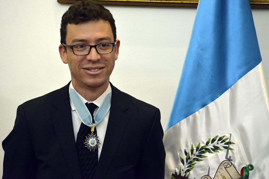 Luis Von Ahn, el científico guatemalteco creador de Duolingo, fue condecorado este viernes con la Orden del Quetzal, en grado de Comendador (Foto: Deccio Serrano/Soy502)