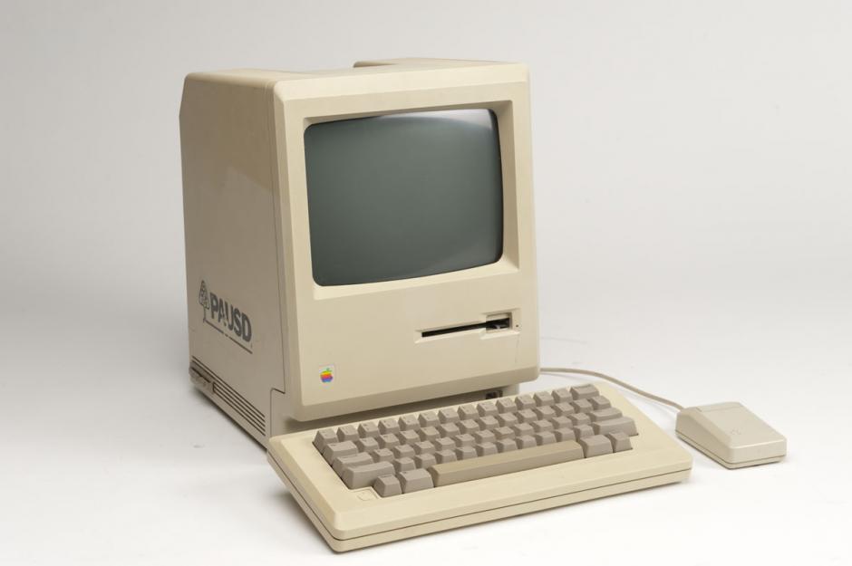 Macintosh 128k. La primera en el mundo que utilizaba ratón y no líneas de comando. &nbsp;