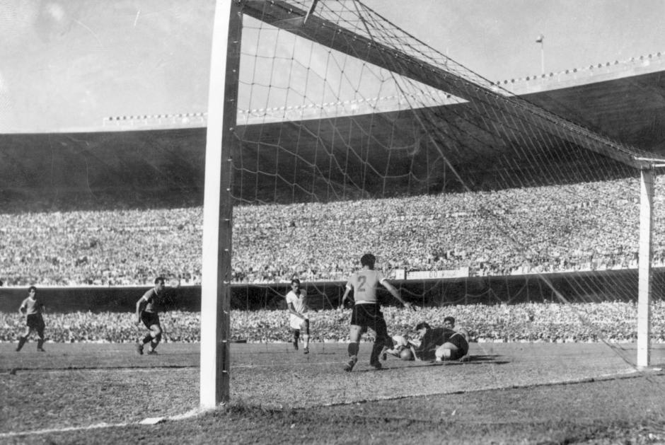 El estadio Maracaná se convirtió en tumba de ilusiones en el Mundial de 1950, cuando la selección de Uruguay derrotó a la canariña por 2-1.&nbsp;