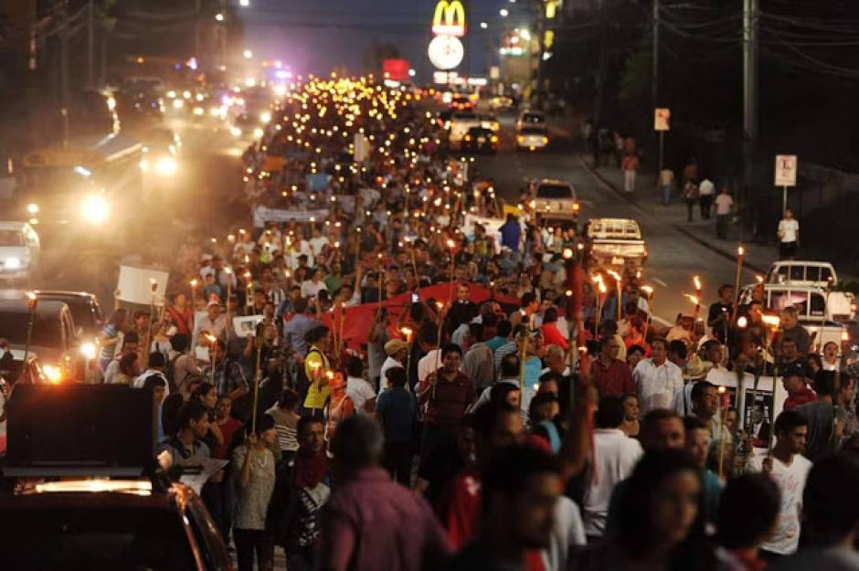 Los hondureños salieron a la calle para pedir la renuncia del mandatario por escándalos de corrupción. &nbsp;(Foto: El Heraldo)&nbsp;