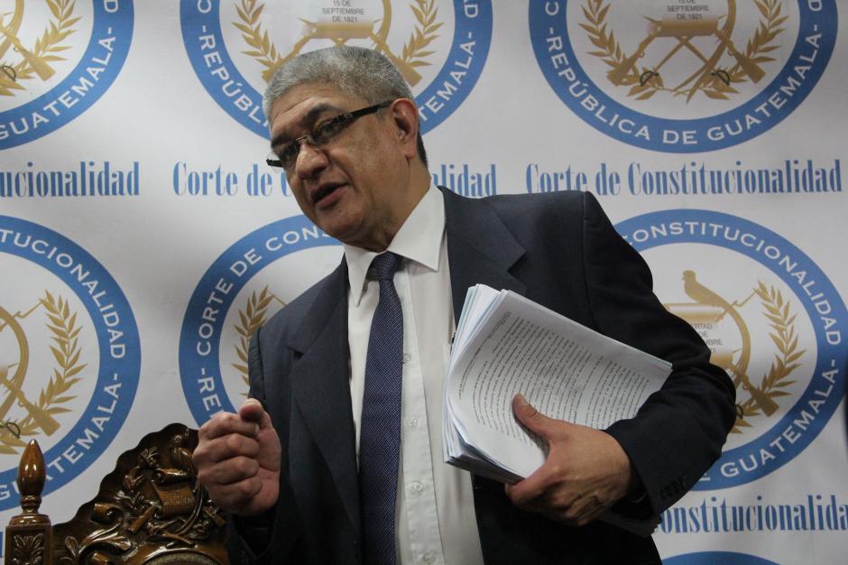 Martín Guzmán, secretario general de la CC, informó sobre los cuatro artículos suspendidos provisionalmente. (Foto: Fredy Hernández/Soy502)