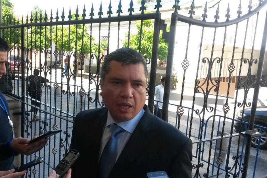 Gustavo Martínez, Secretario General de la Presidencia, anunció este martes su renuncia señalando que es lo mejor para el Gobierno de Otto Pérez. (Foto: Juan Manuel Vega/Soy502)