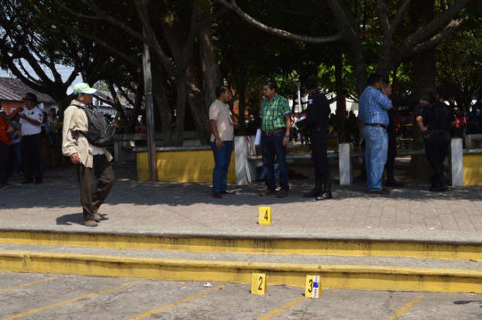 El Ministerio Público y la PNC trabajaron en la escena del crimen para dar con los responsables del hecho. (Foto: Julio Rodas/Nuestro Diario)