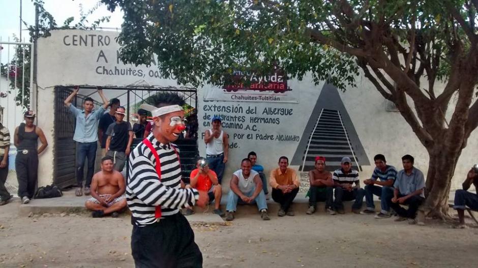 El joven guatemalteco dejó su tierra en busca de una fuente de trabajo mejor remunerada para pagar la medicina de su madre enferma. (Foto: La Raza)