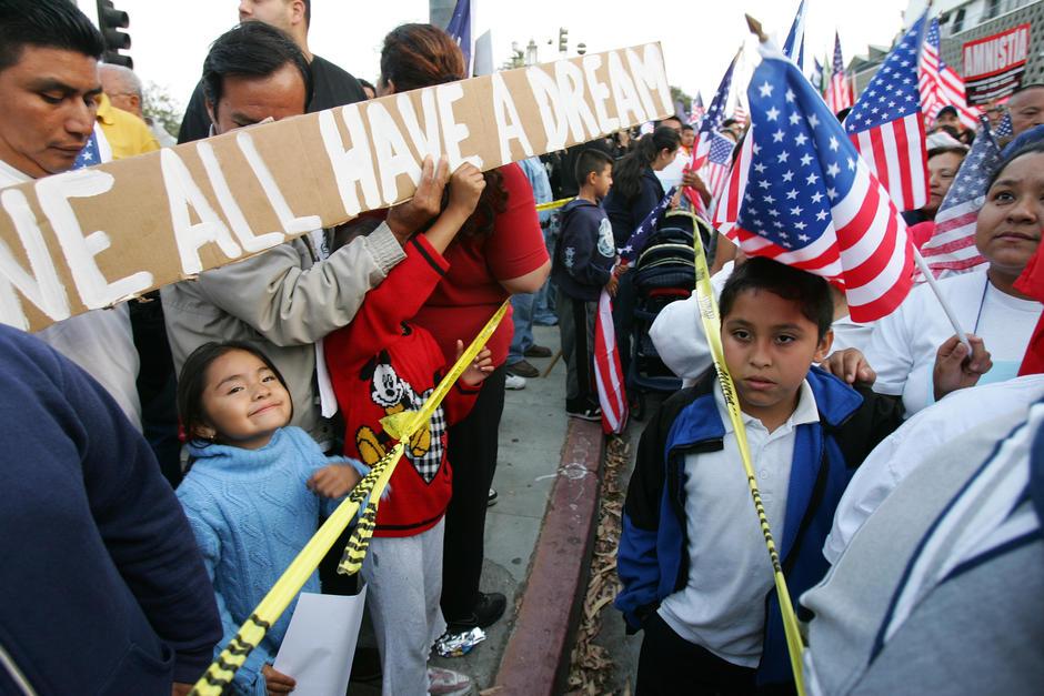 Muchos migrantes han comenzado a denunciar cobros ilegales en algunos consulados guatemaltecos en Estados Unidos. &nbsp;(Foto: cb24)