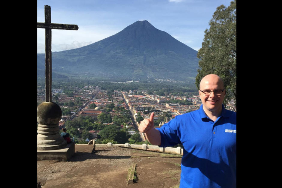 El español Mister Chip publica una foto en el Cerro de la Cruz de La Antigua Guatemala. (Foto: Instagram)