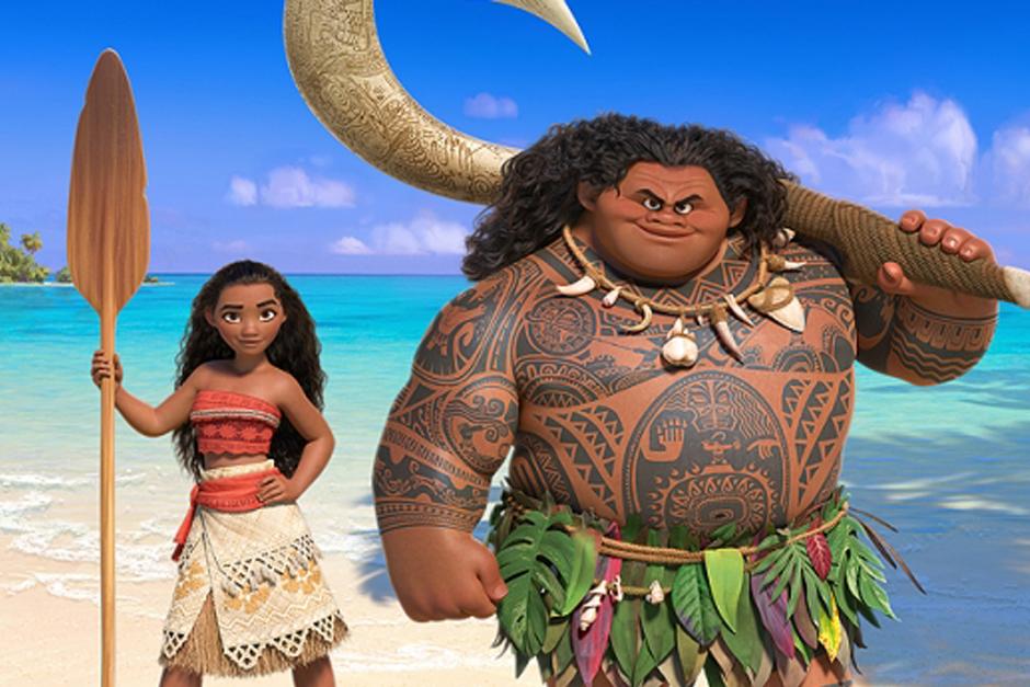 La nueva cinta de Disney cuenta la historia de la princesa Moana, una joven de Oceanía que hace miles de años se embarcó en la búsqueda de una isla legendaria.