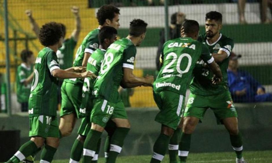 El equipo Chapecoense de Brasil, finalista de la Copa Sudamericana, viajaba en un avión que se desplomó cerca del aeropuerto de Medellín. (Foto: nexogol.nexofin.com)