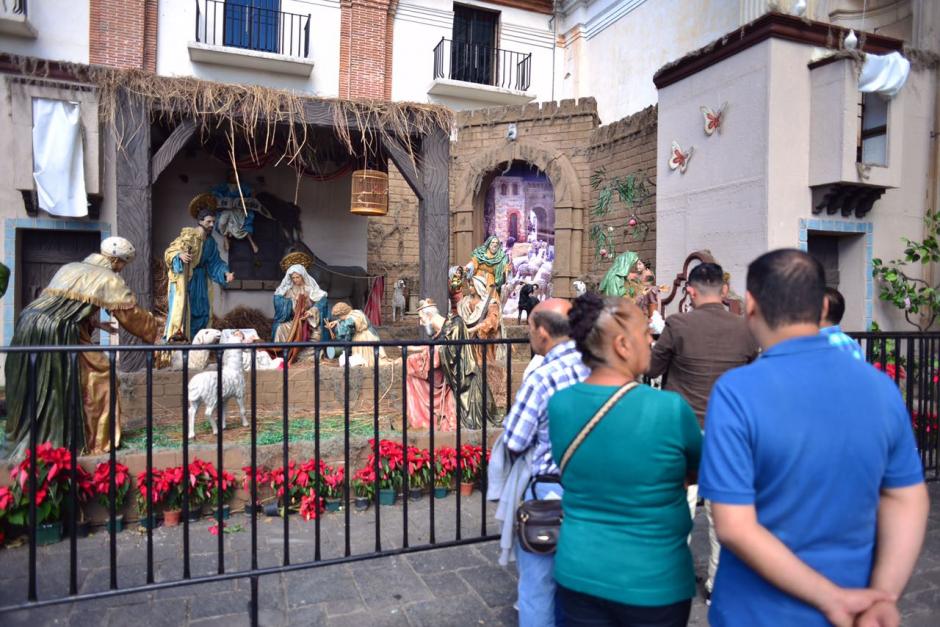 Fieles católicos visitaron el Nacimiento de la iglesia La Merced. (Foto: Jesús Alfonso/Soy502)