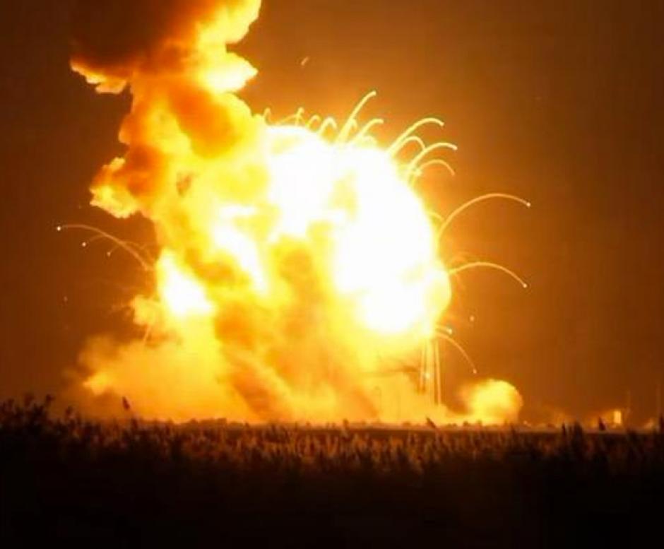 Al momento de ser lanzado, el cohete Antares, que llevaba equipo y provisiones a la Estación Espacial Internacional, explotó. (Foto: NASA)