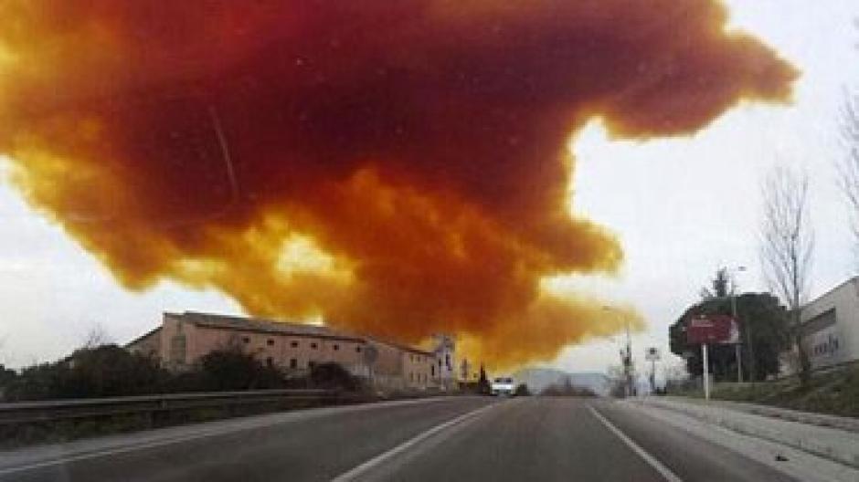 La explosión del químico en una fábrica provocó una nube tóxica de color que alarmó a los vecinos de Igualada, Barcelona.&nbsp;