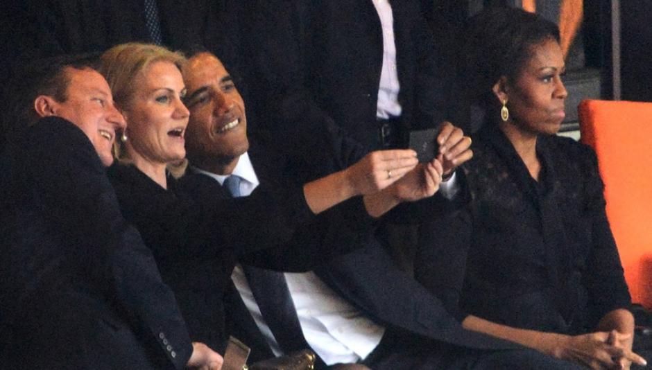 El selfie del presidente de Estados Unidos, Barack Obama, junto a los primeros ministros de Inglaterra y Dinamarca, en el funeral del líder Nelson Mandela.